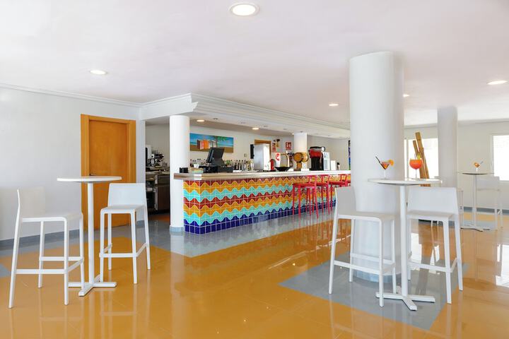 Snack bar