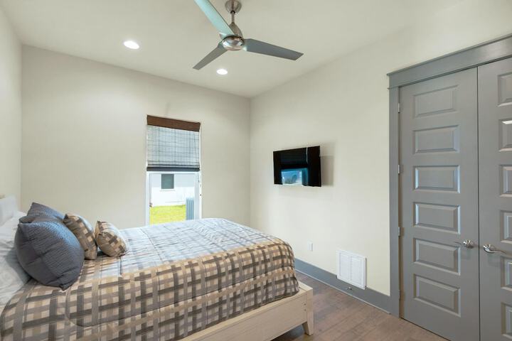 Room 9 of 47