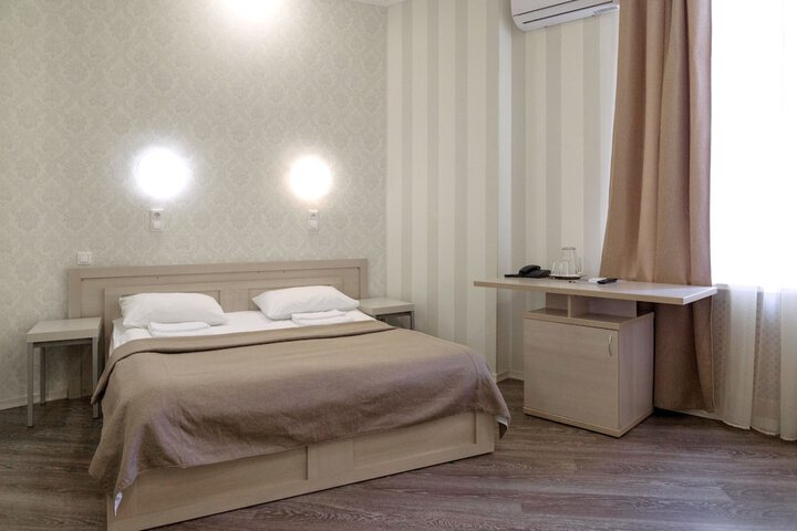 Room 25 of 39