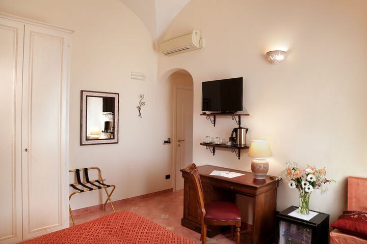 Room 11 of 72