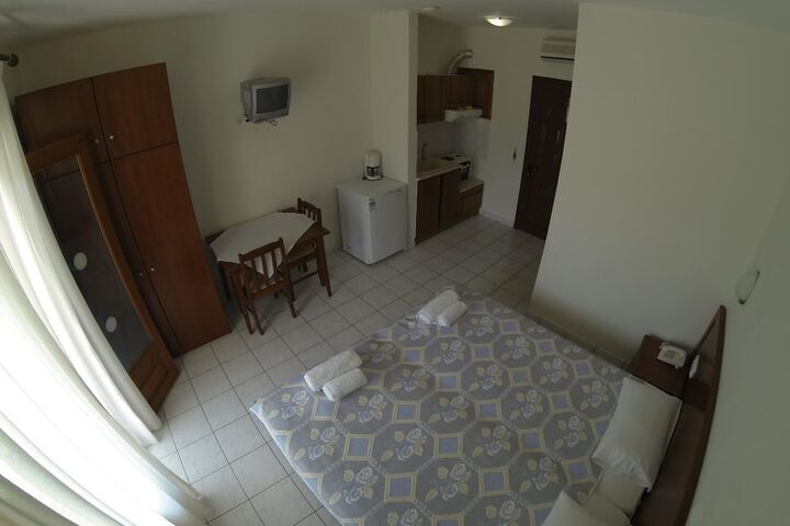 Room 9 of 33