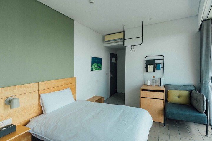 Room 10 of 30
