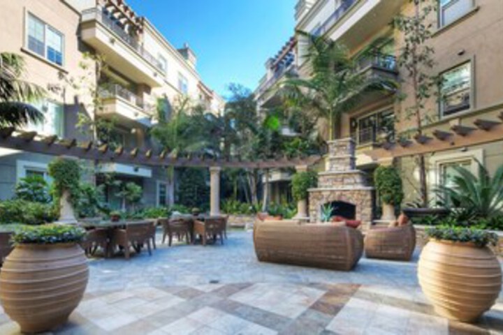 Hotel Exterior 10 of 28