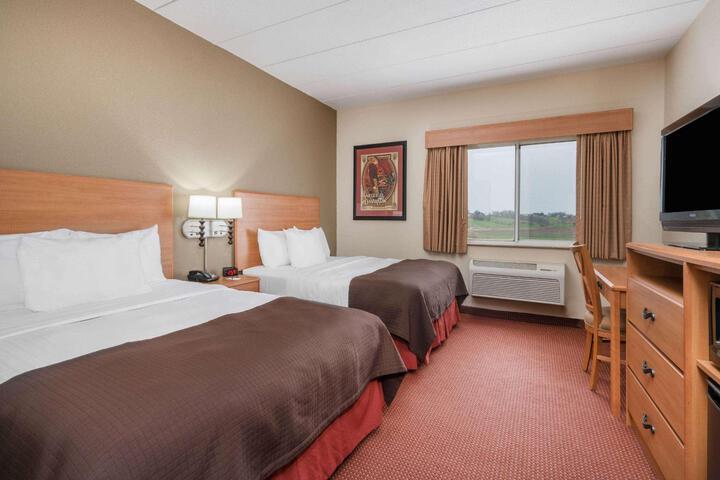 2 Queen Beds Deluxe Room (11 of 16)