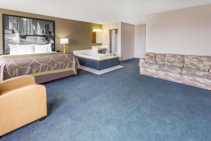 1 King Bed (5 of 7)