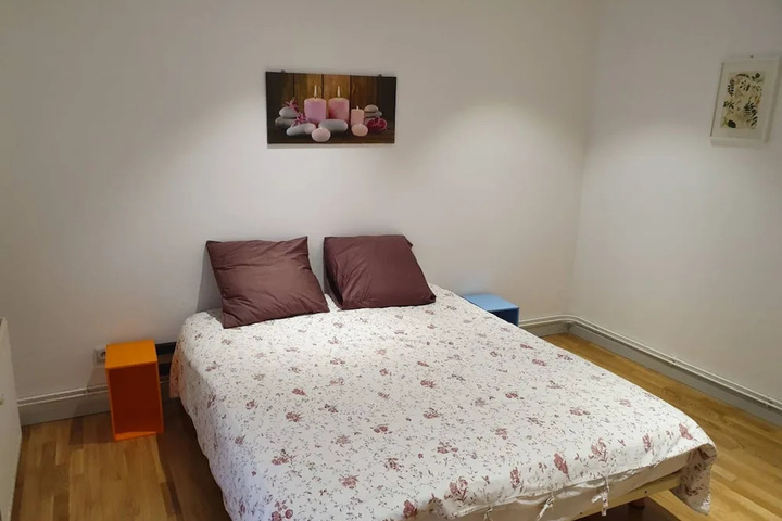 Room 2 of 9
