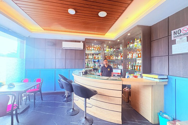 Lounge 68 of 77