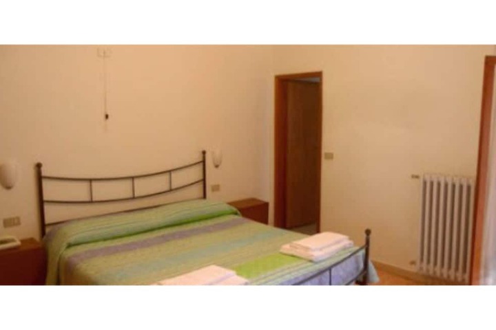 Room 8 of 42