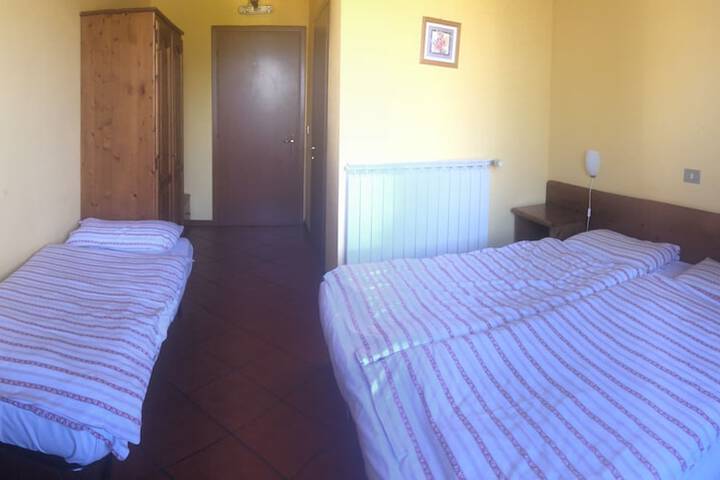 Room 3 of 65