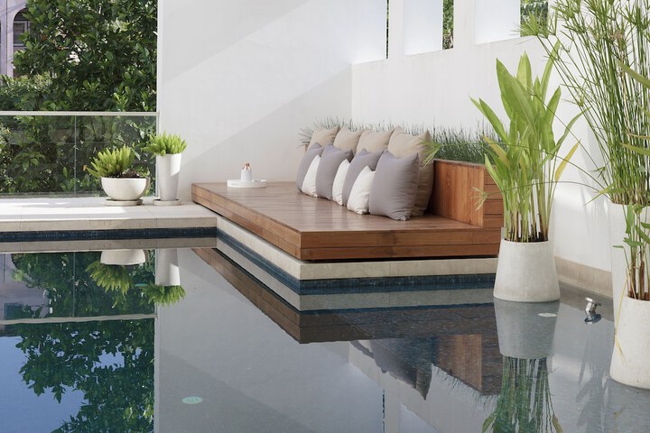 Pool 25 of 52