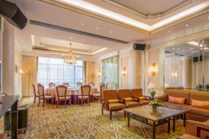 La Palazzo Hotel