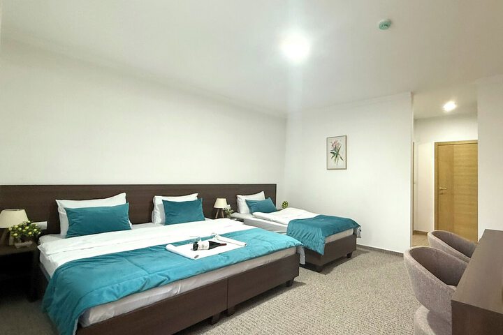Room 4 of 27