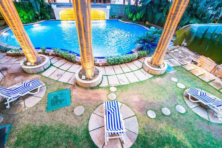 Hotel Pool