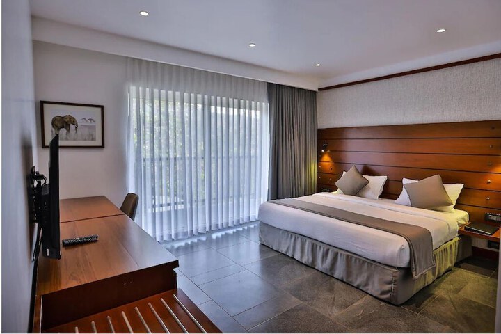 Room 4 of 16