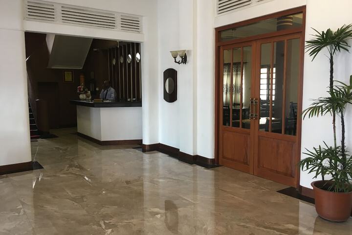 Entrance & Lobby