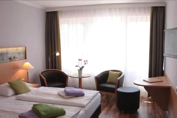 Room 15 of 34
