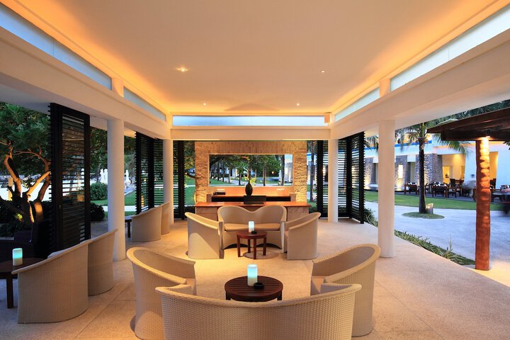 Lounge 201 of 229