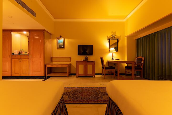 Room 6 of 27