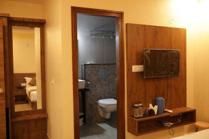 Room 10 of 15