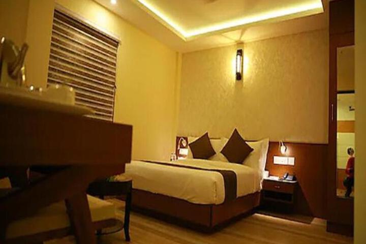 FabHotel Prime D Chandlier