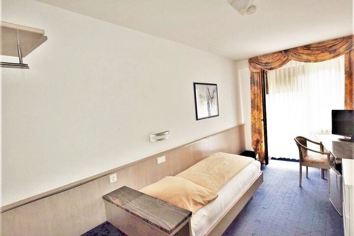 Room 11 of 34