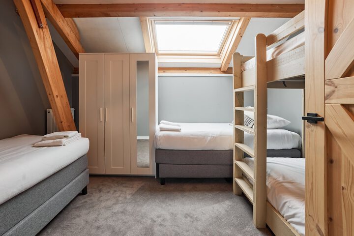 Room 10 of 141
