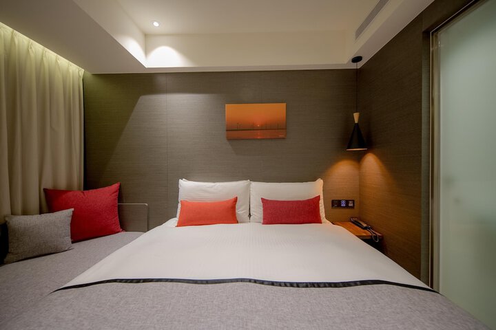 Room 8 of 61