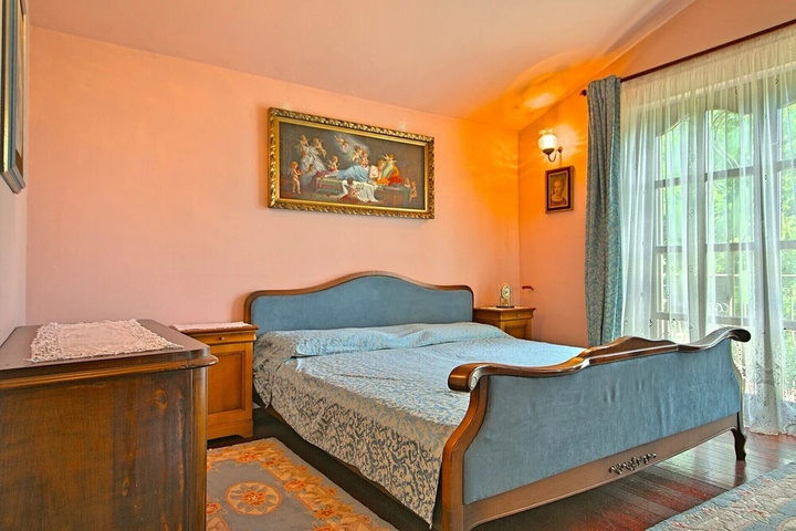 Room 6 of 19