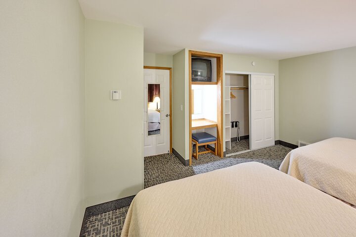 Room 10 of 198