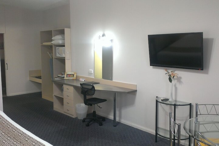 Room 16 of 38