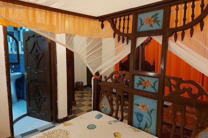 Room 4 of 43