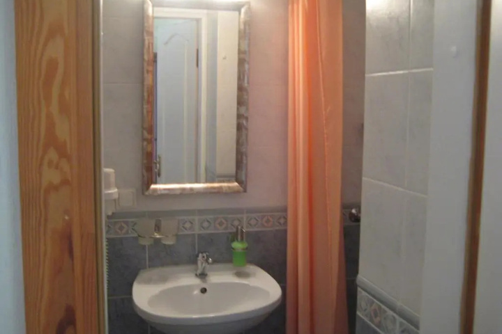 Room 5 of 10