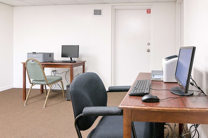 Business Center 27 of 29