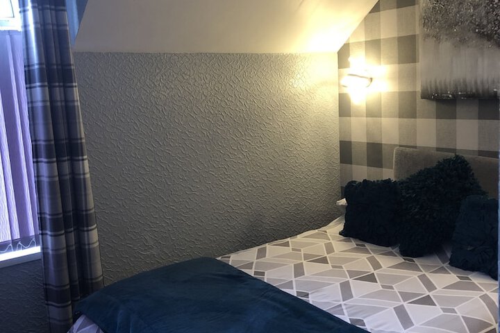 Room 4 of 30