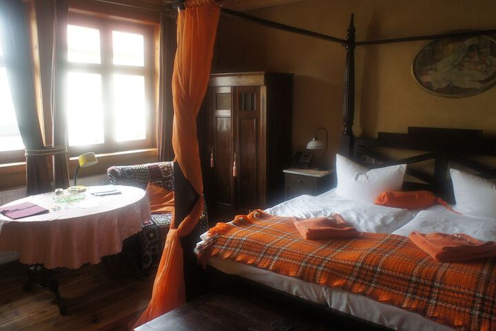 Room 8 of 40
