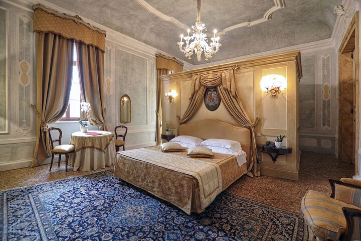 Room 12 of 51