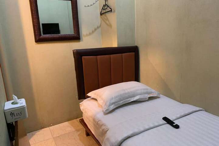 Room 28 of 63