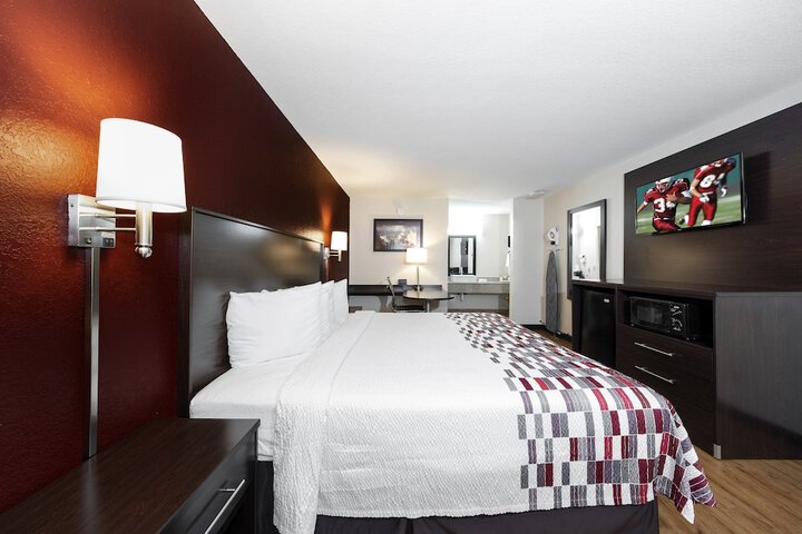 Deluxe King Bed (22 of 25)