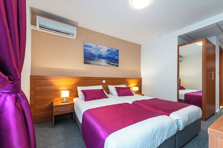 Room 20 of 49
