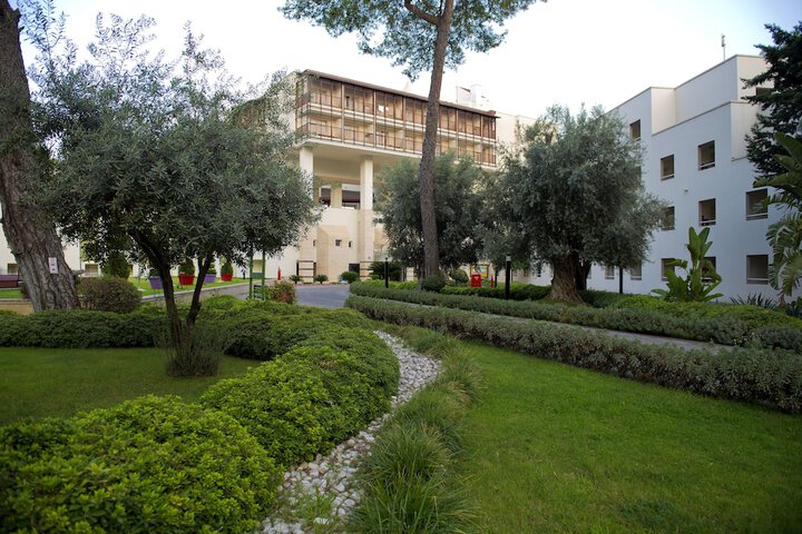Hotel Exterior 297 of 341