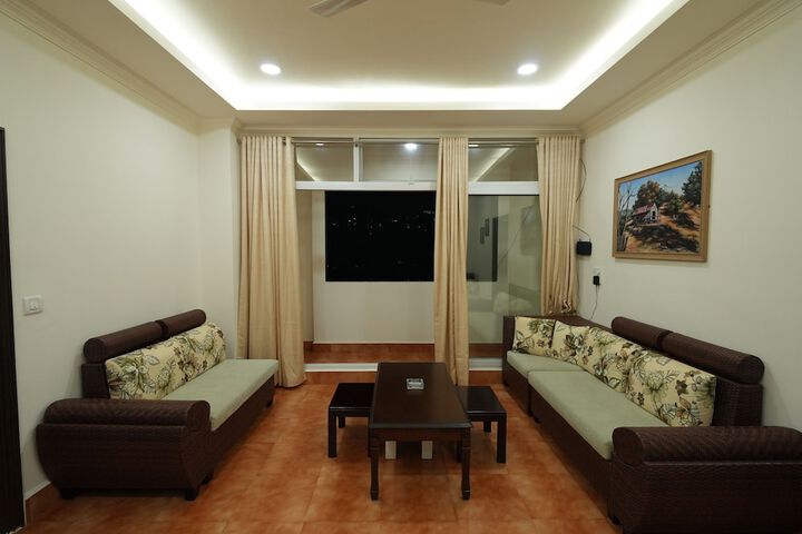 Room 12 of 16