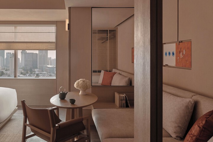 Room 51 of 98