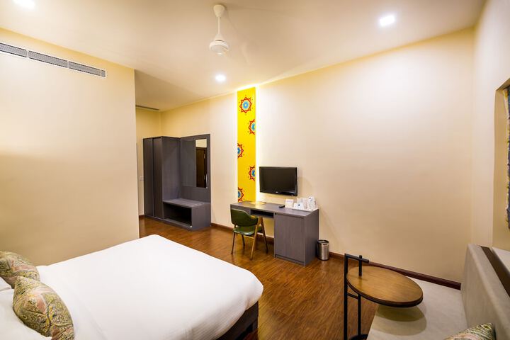 Room 8 of 28