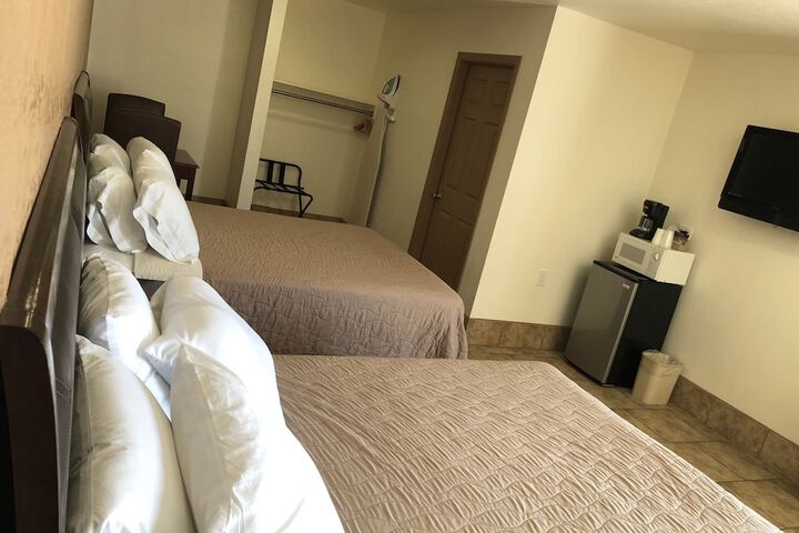Superior Queen Bed (5 of 14)