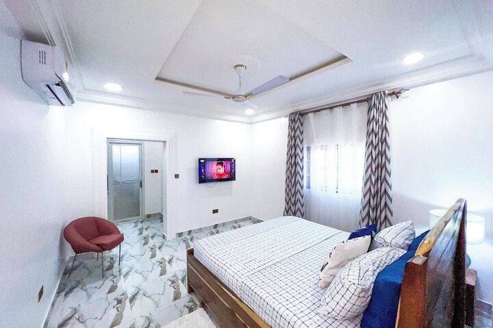 Room 2 of 9