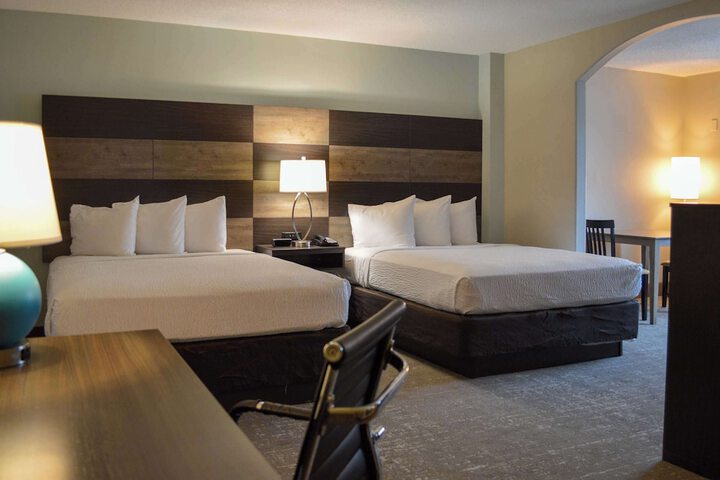 1 King Bed Suite (20 of 25)
