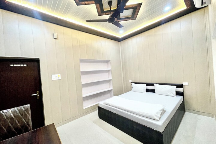Room 9 of 39