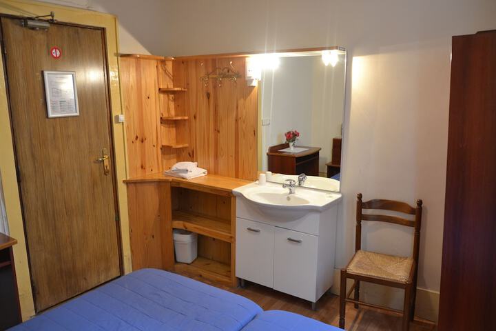 Room 27 of 70