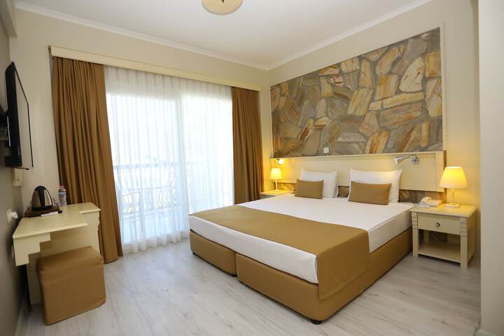 Room 3 of 32