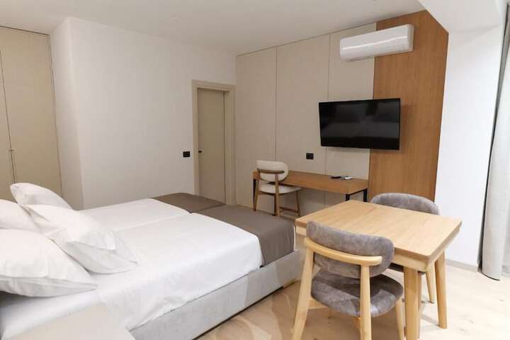 Room 6 of 87